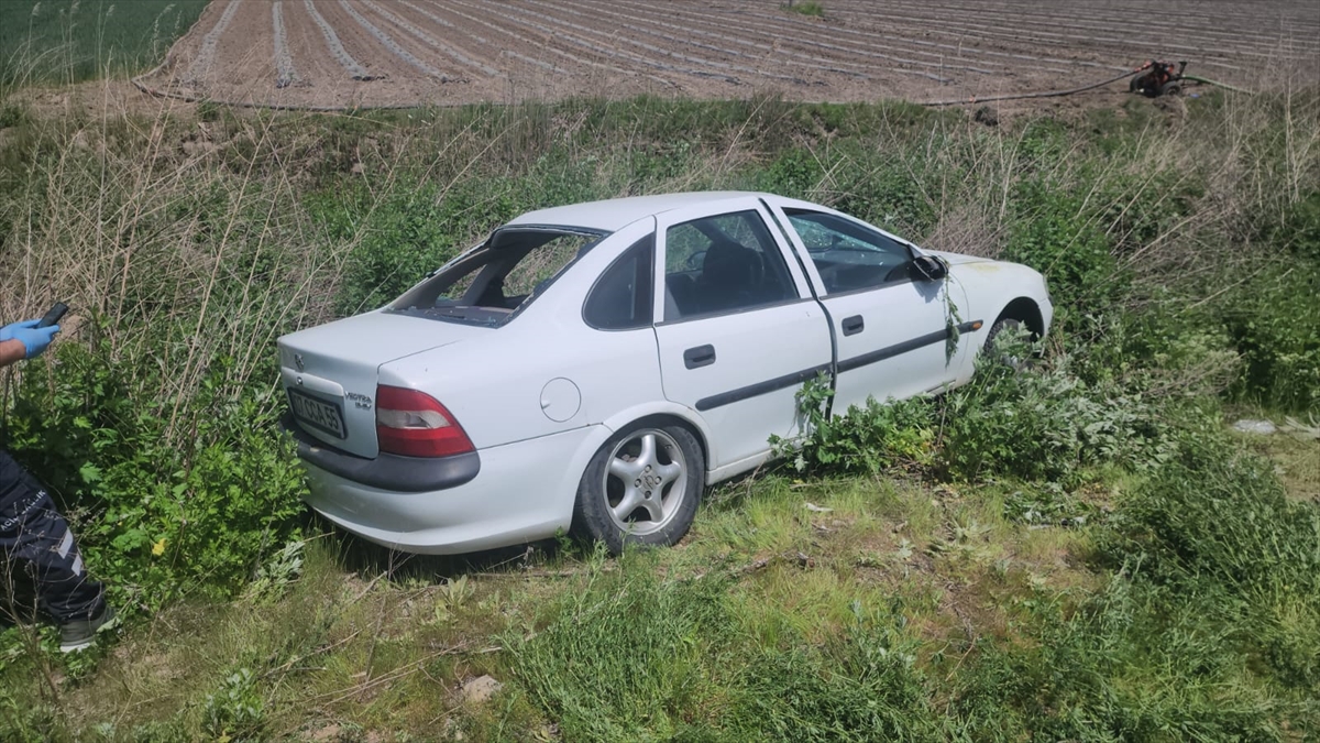 Seydişehir'de şarampole devrilen otomobildeki 2 kişi yaralandı
