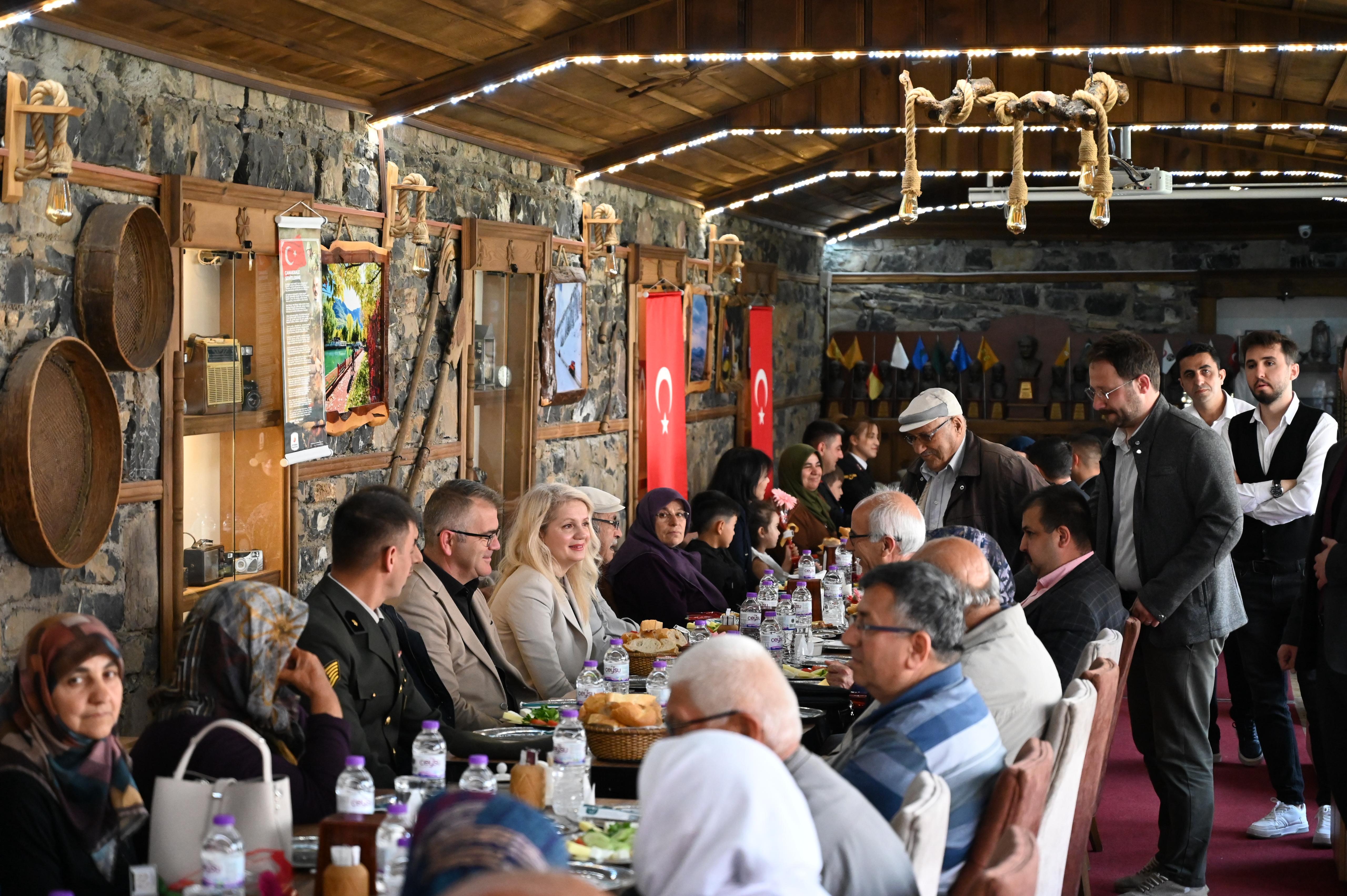 SEYDİŞEHİR BELEDİYESİ ANNELER GÜNÜNÜ KUTLADI