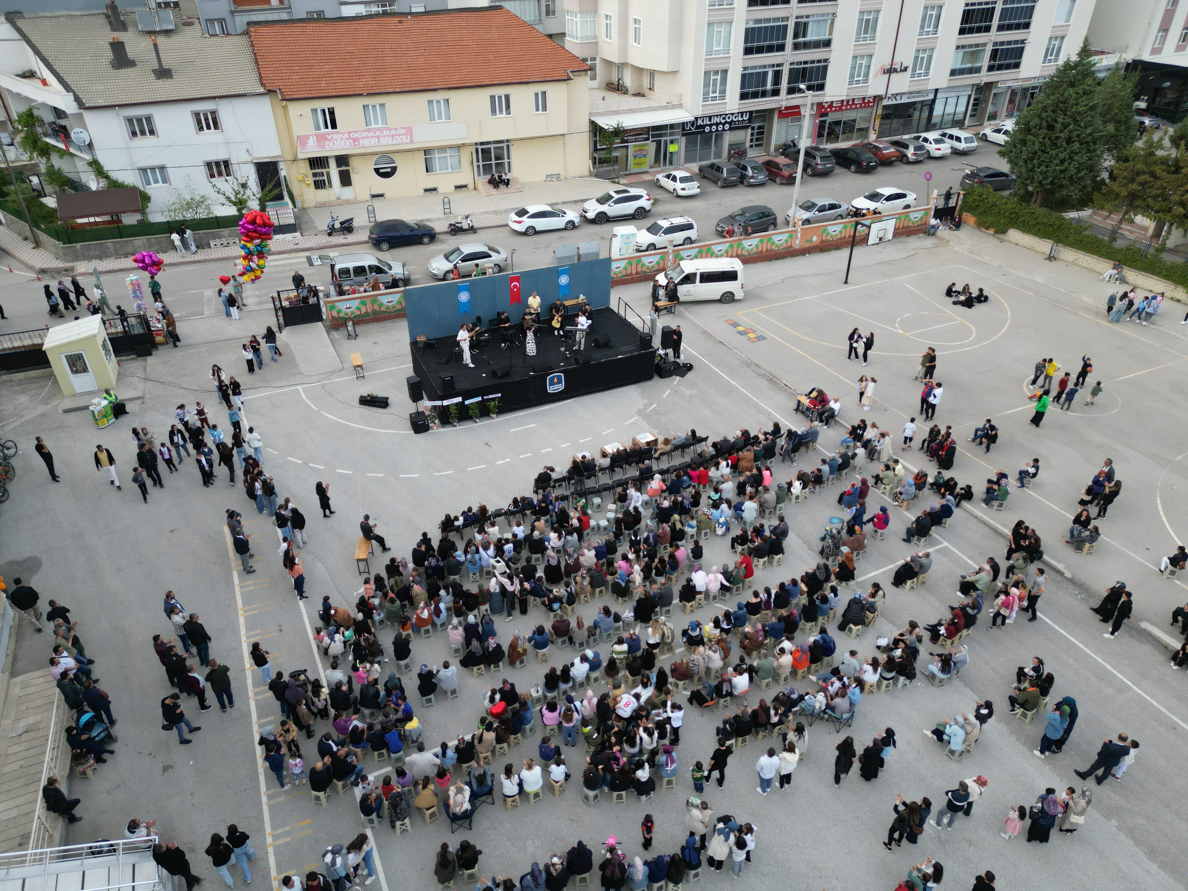 Mahmut Esat Ortaokulu'ndan Açık Hava Konseri