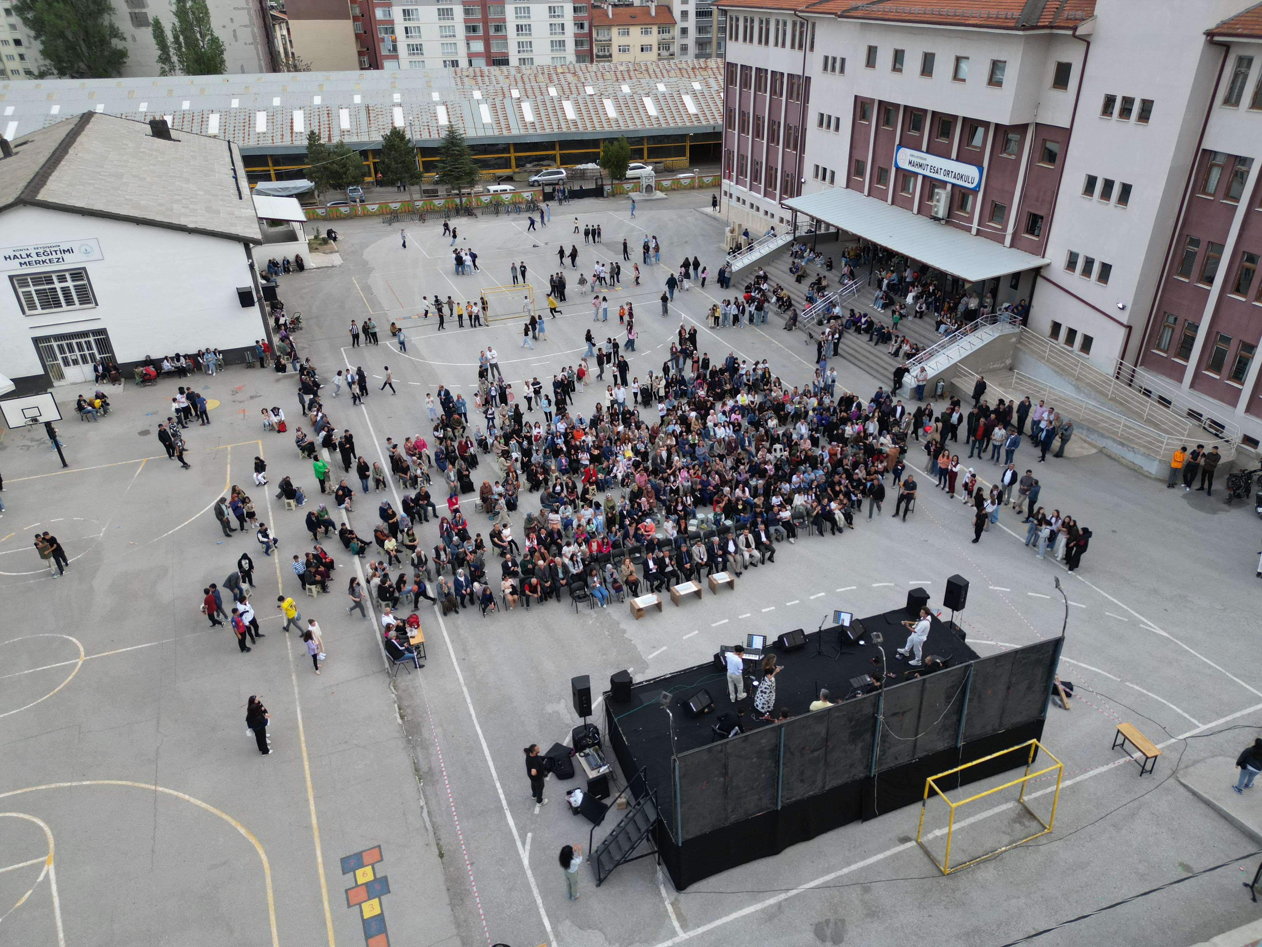 Mahmut Esat Ortaokulu'ndan Açık Hava Konseri