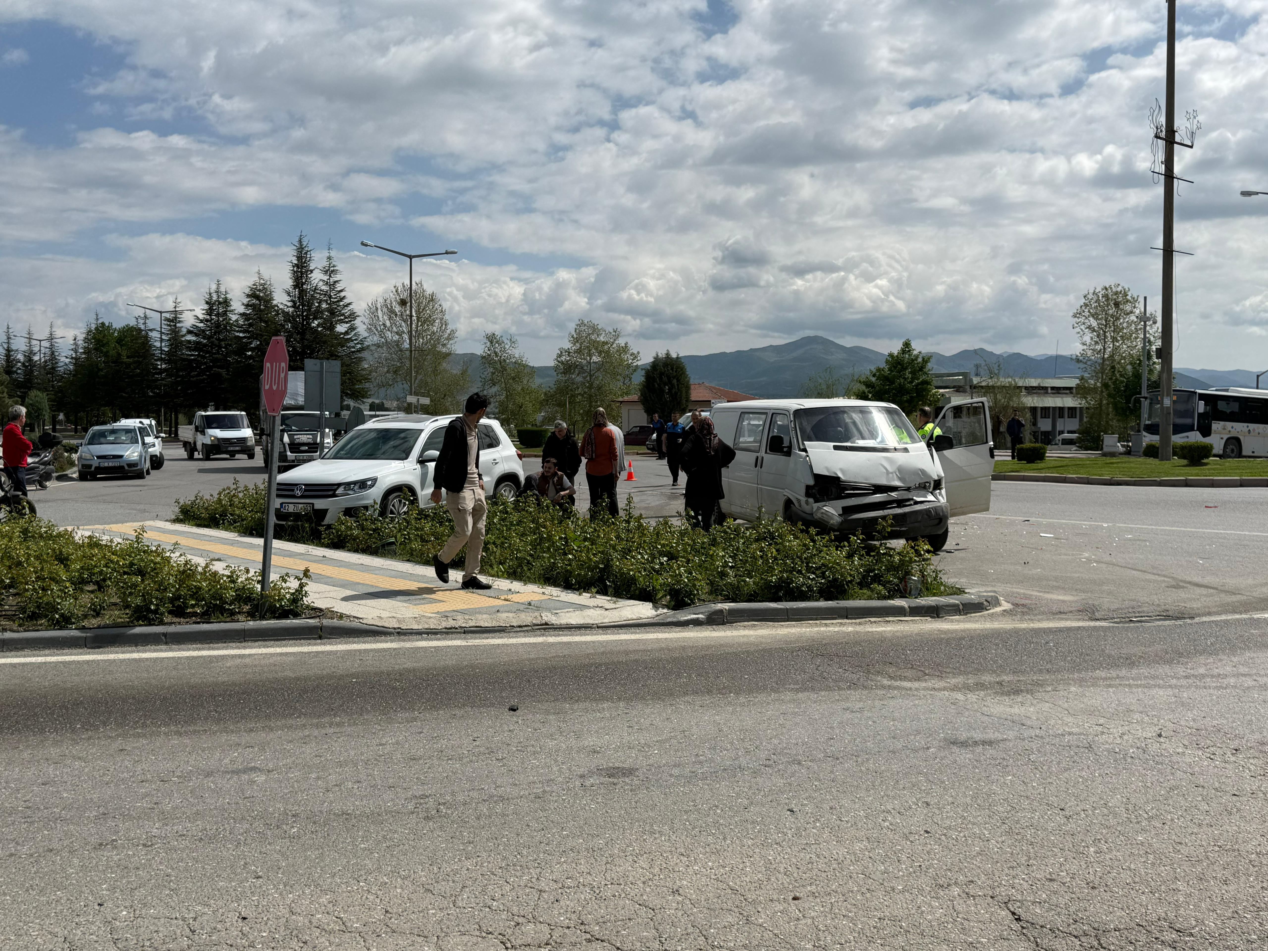 Seydişehir Otogar Kavşağı'nda Trafik Kazası: 2 Yaralı