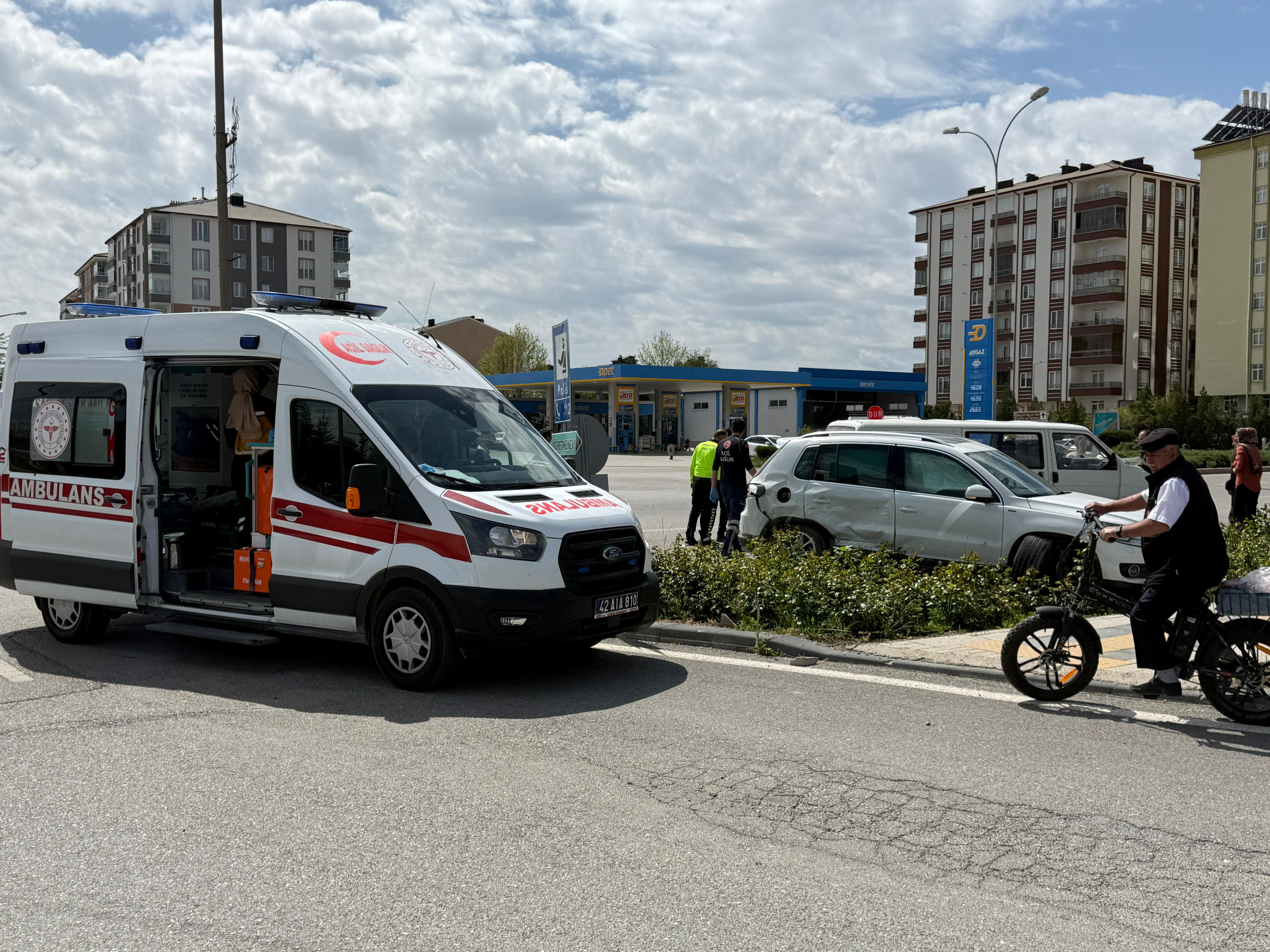 Seydişehir Otogar Kavşağı'nda Trafik Kazası: 2 Yaralı