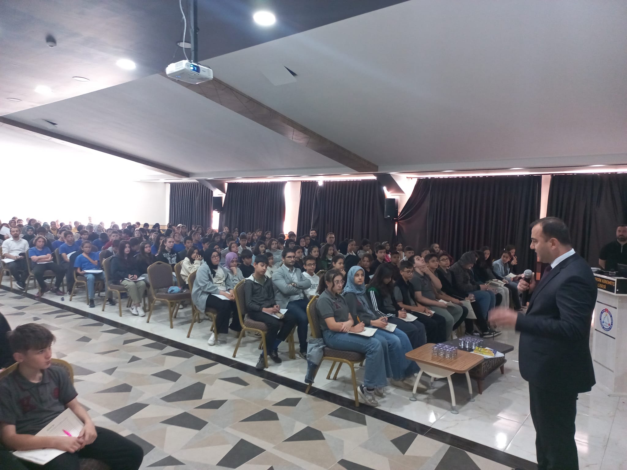 İlçe Kaymakamımız Cevdet BAKKAL, Öğrencilere Hızlı Okuma Teknikleri Semineri Verdi