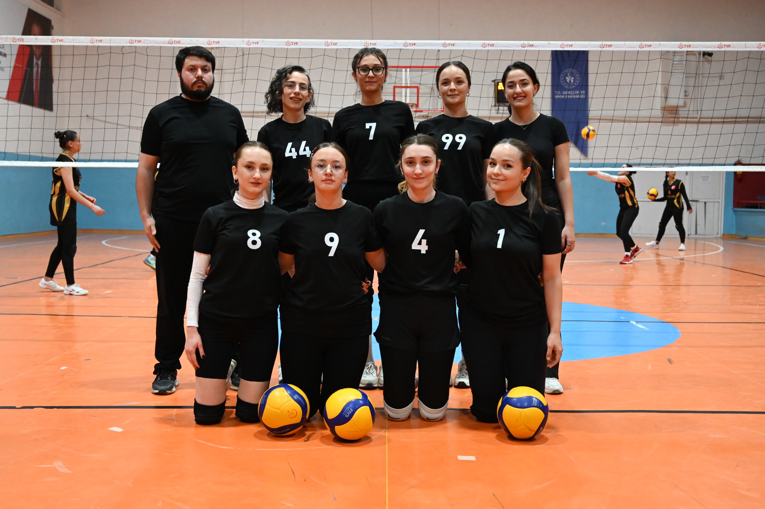BAŞKANLIK VOLEYBOL TURNUVASI BAŞLADI