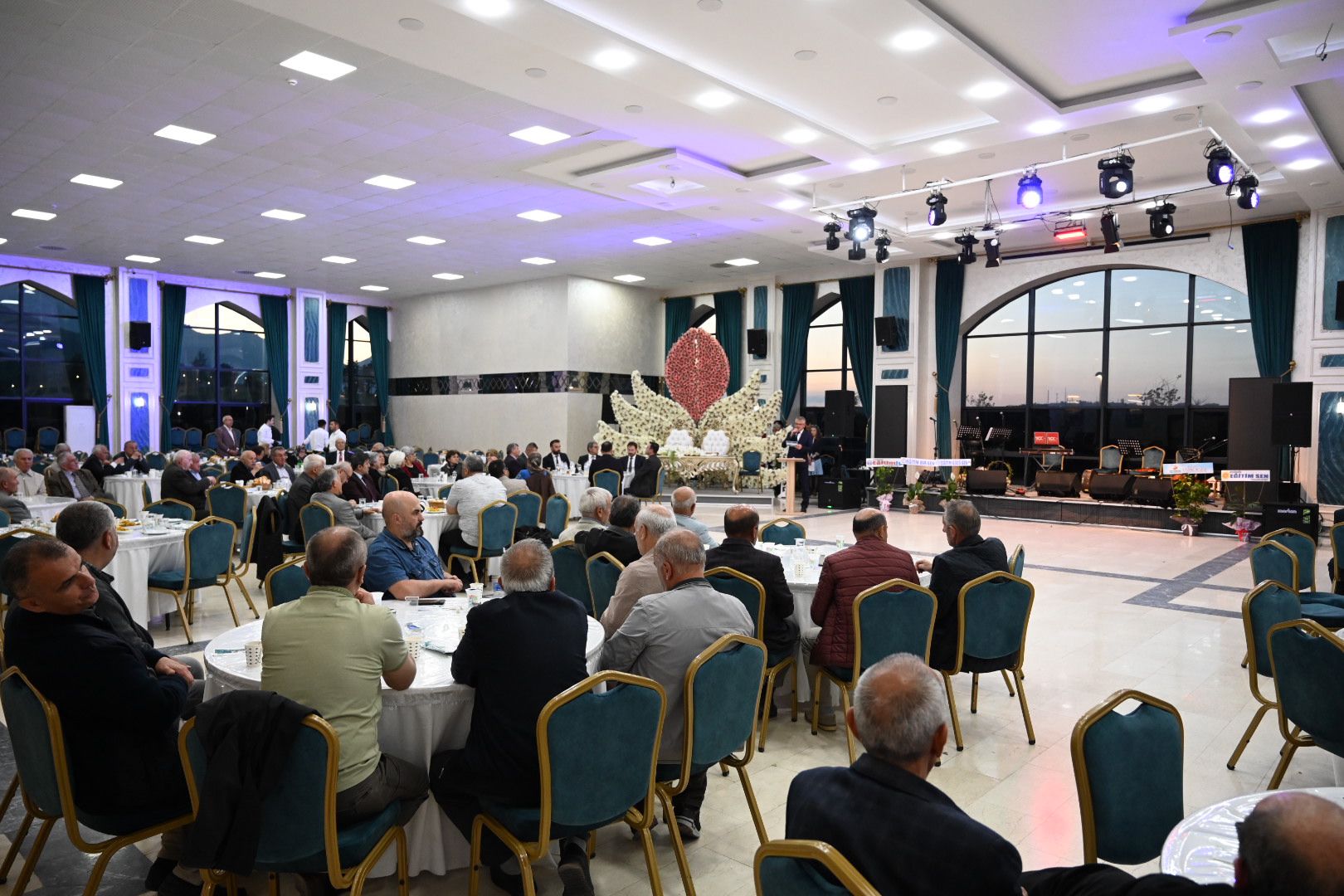 Seydişehir'de Emekli Öğretmenlerimize Vefa Gecesi