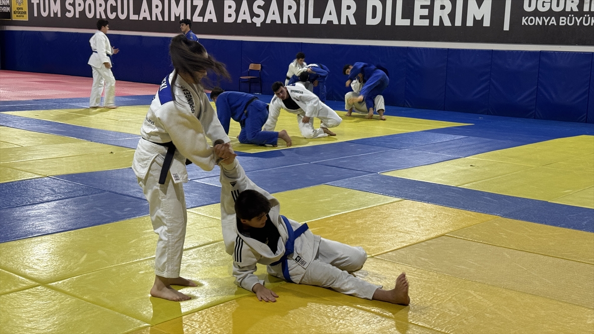 Konyalı Milli judocu Fatma Zehra Meki, kazandığı altın madalyayı Filistinlilere armağan etti