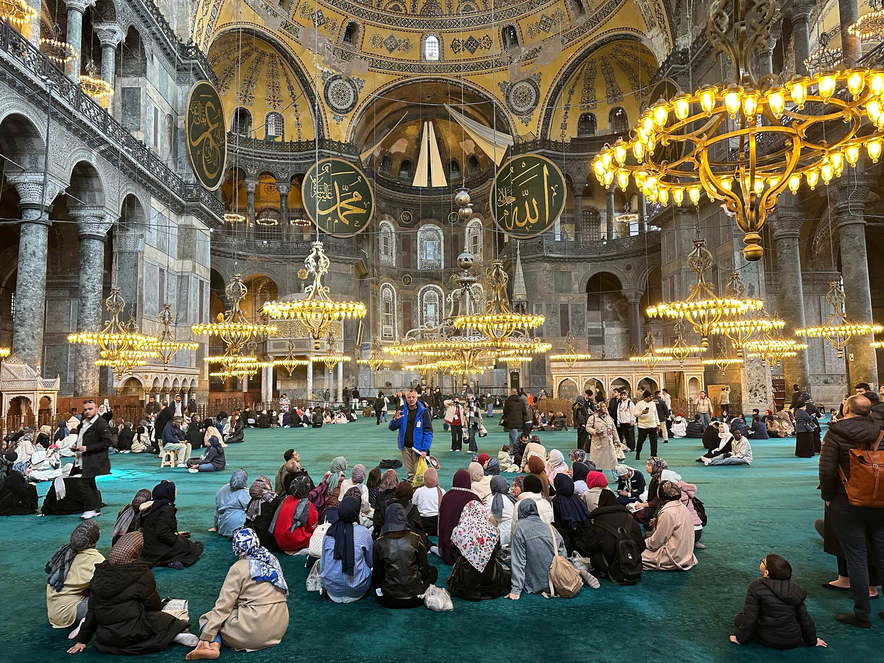 BAŞKAN ALTAY YHT İLE GÜNÜBİRLİK İSTANBUL GEZİSİNE KATILAN ÖĞRENCİLERE EŞLİK ETTİ