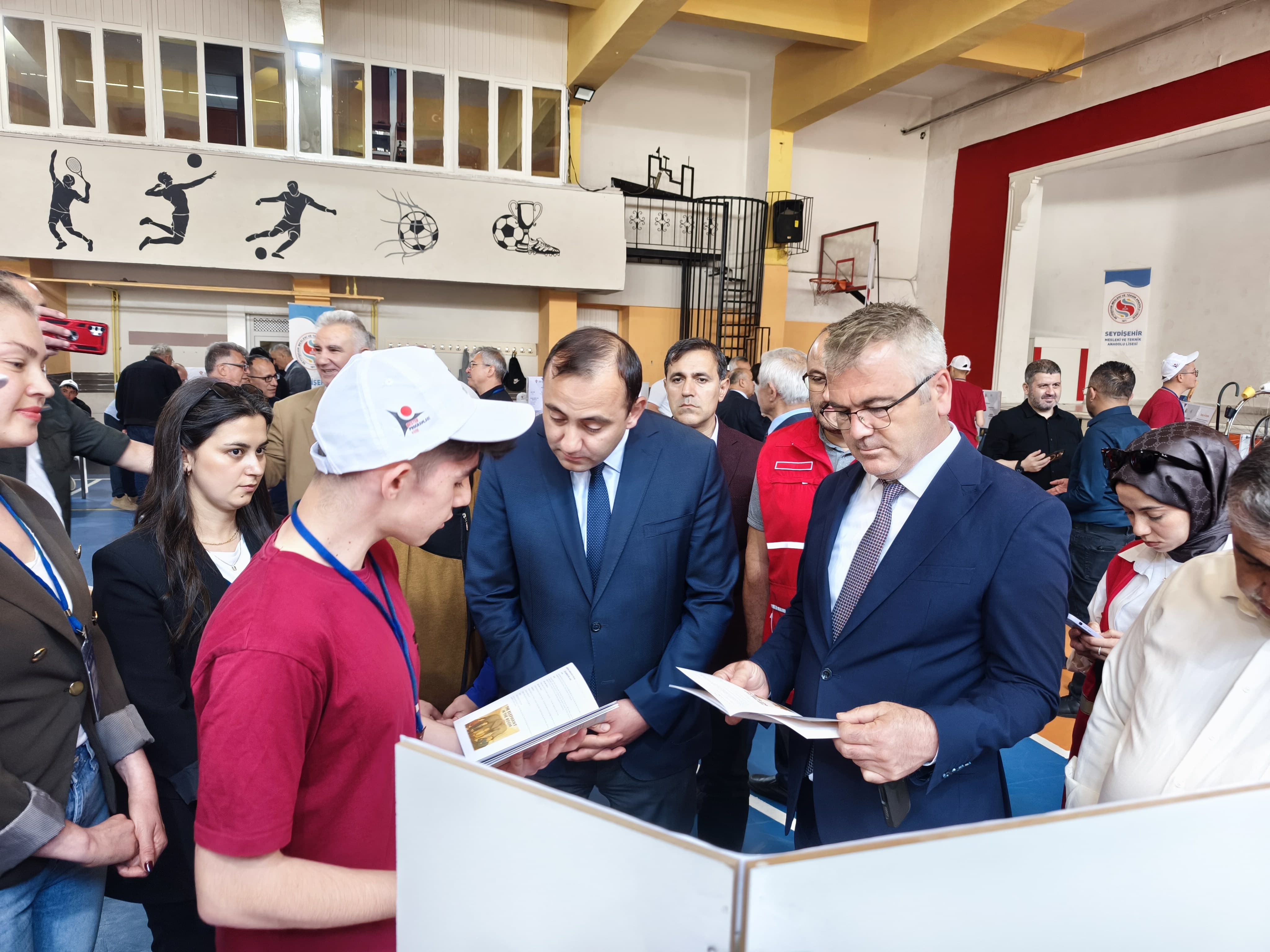 Seydişehir Mesleki ve Teknik Anadolu Lisesi'nde TÜBİTAK 4006 Bilim Fuarı Coşkusu: "Bilim ve Teknoloji ile İnşa Edeceğimiz Türkiye Yüzyılı"