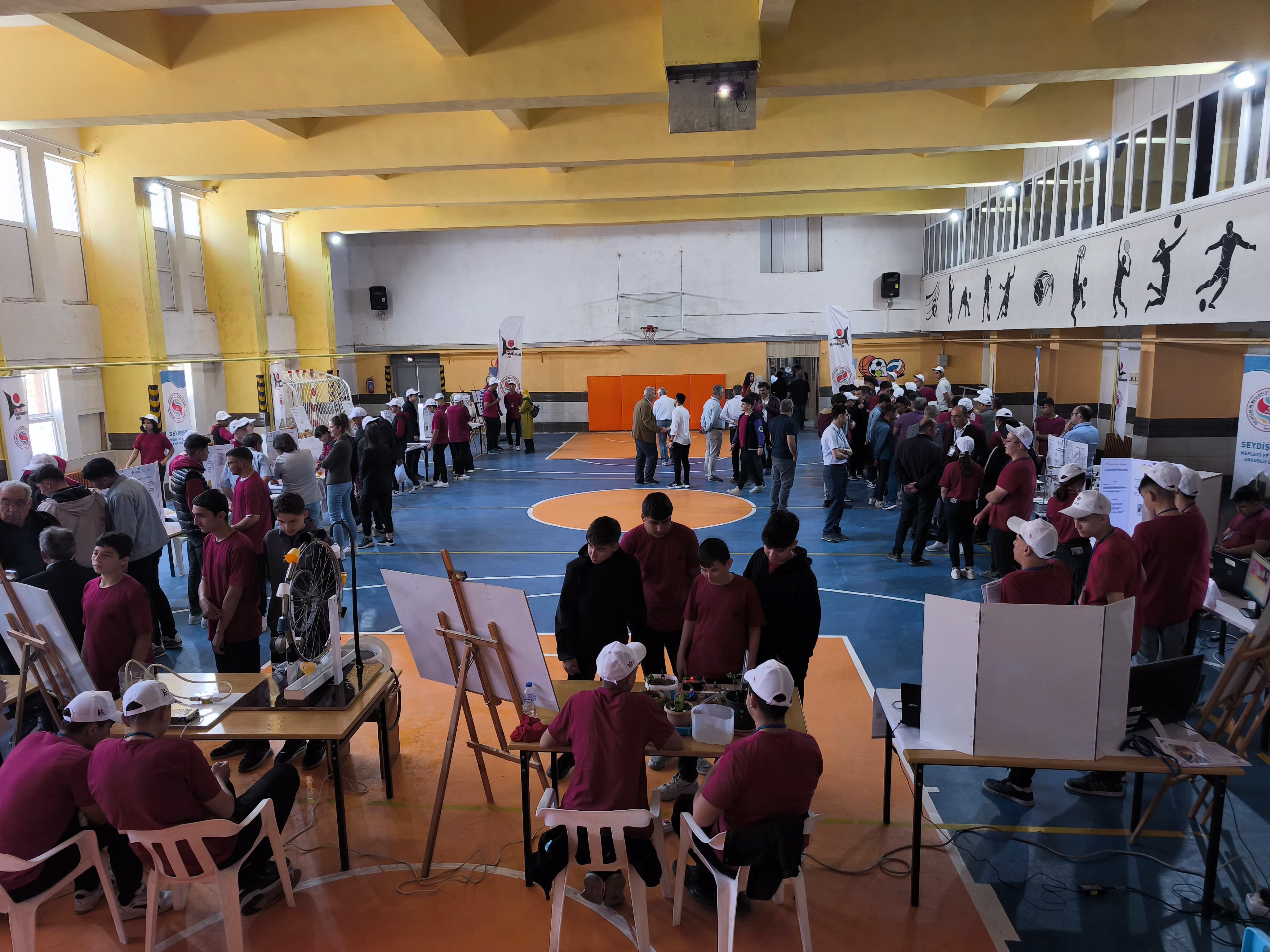 Seydişehir Mesleki ve Teknik Anadolu Lisesi'nde TÜBİTAK 4006 Bilim Fuarı Coşkusu: "Bilim ve Teknoloji ile İnşa Edeceğimiz Türkiye Yüzyılı"