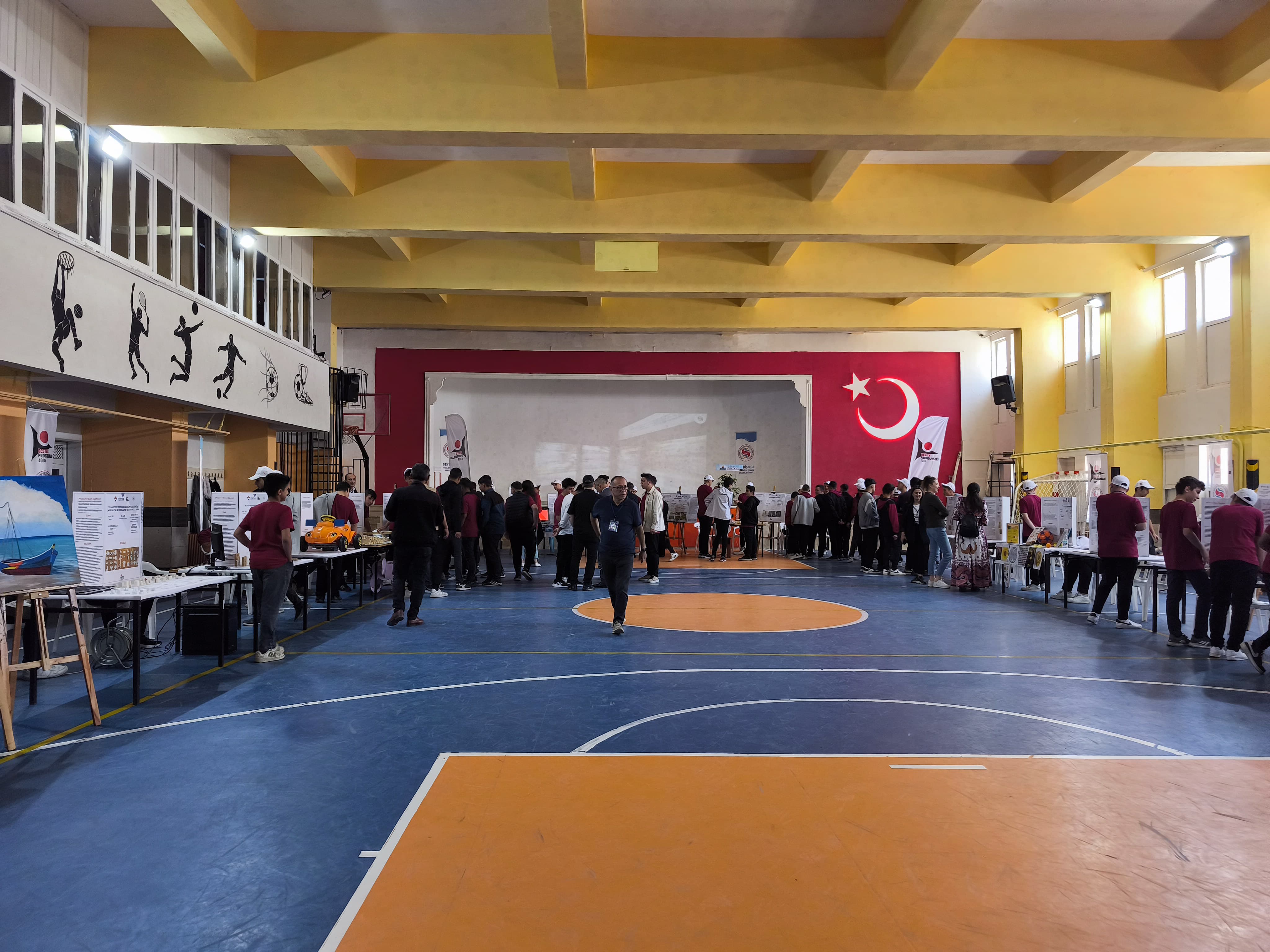 Seydişehir Mesleki ve Teknik Anadolu Lisesi'nde TÜBİTAK 4006 Bilim Fuarı Coşkusu: "Bilim ve Teknoloji ile İnşa Edeceğimiz Türkiye Yüzyılı"